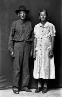 http://bernalespacio.com/files/gimgs/th-47_ike Disfarmer Untitled, (standing couple with hands at sides woman in checkered dress man with hat), 1939-46.jpg